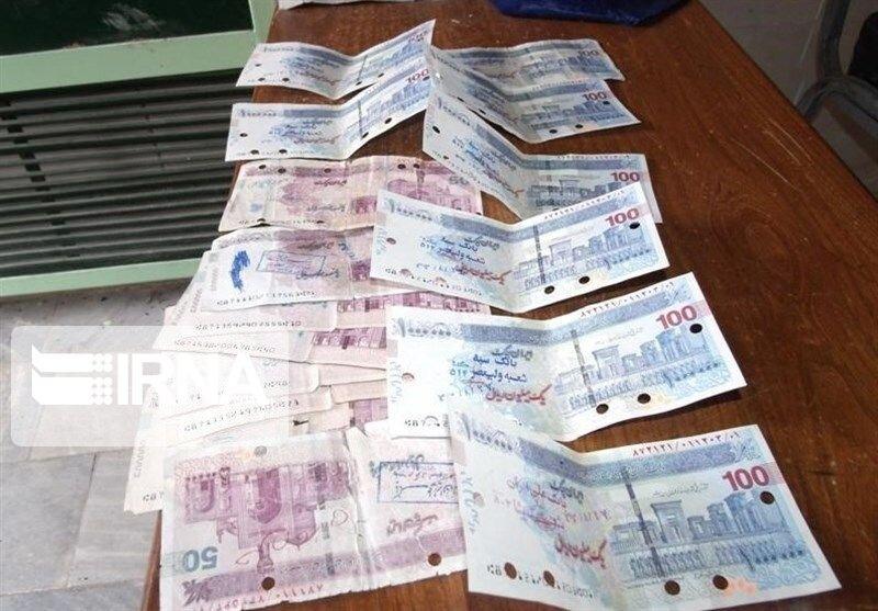 خبرنگاران کلاهبردار پول های جعلی در سقز دستگیر شد خبرنگاران کلاهبردار پول های جعلی در سقز دستگیر شد